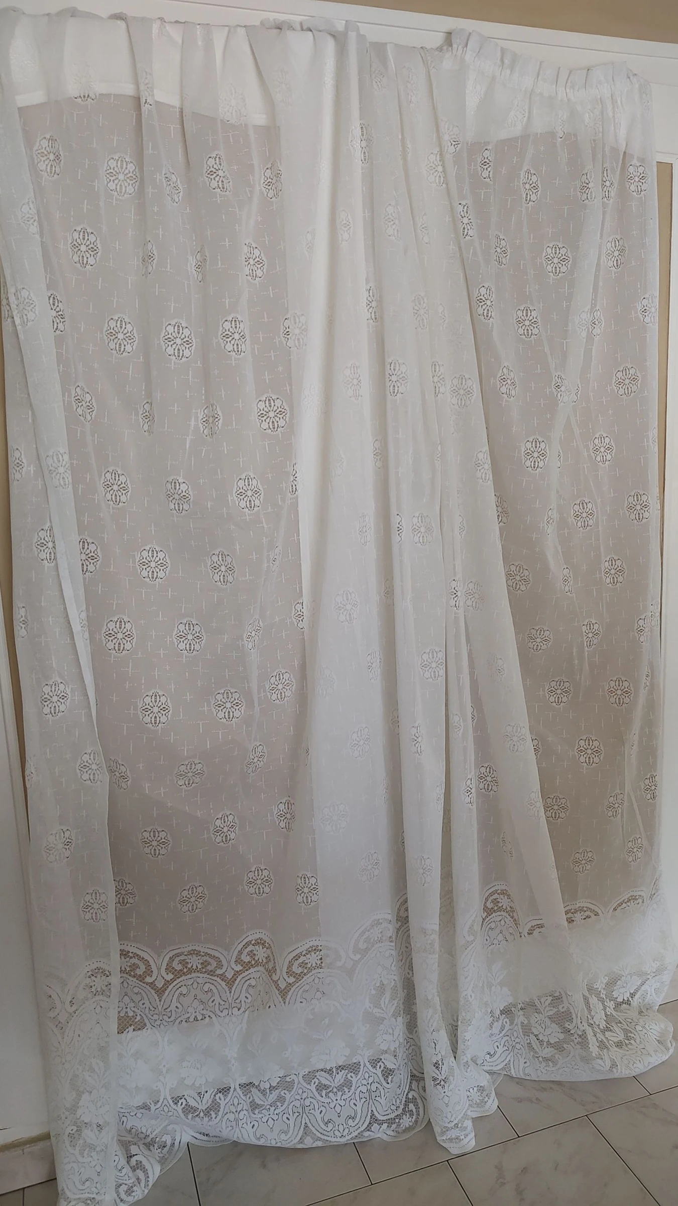 Un rideau 220 x 250 cm - voilage dentelle blanc - style vintage